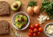 5-Minute Avocado Toast with Egg (Healthy & Delicious)